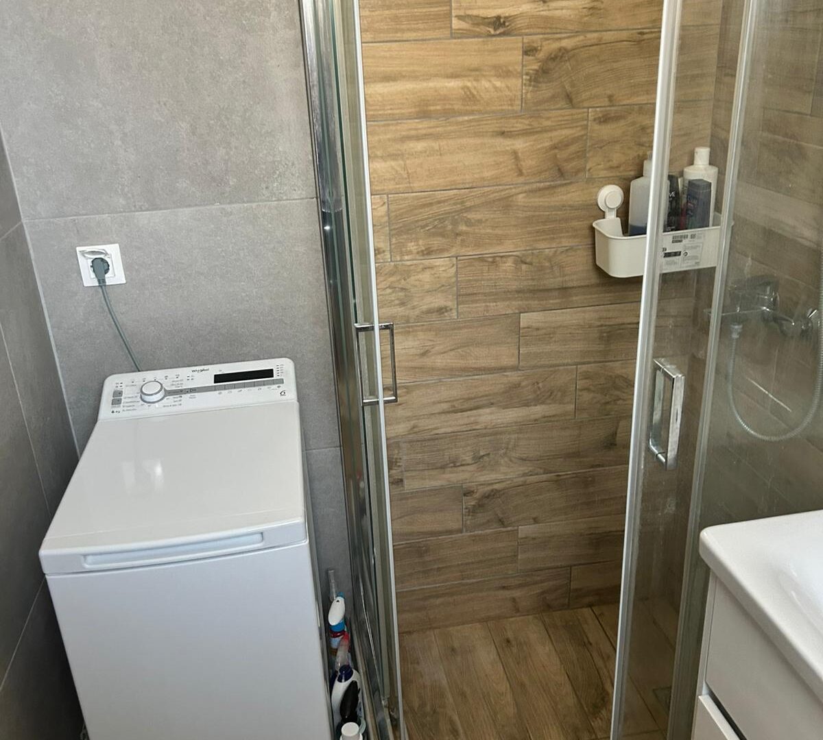 bathroom-greek-odyssey1